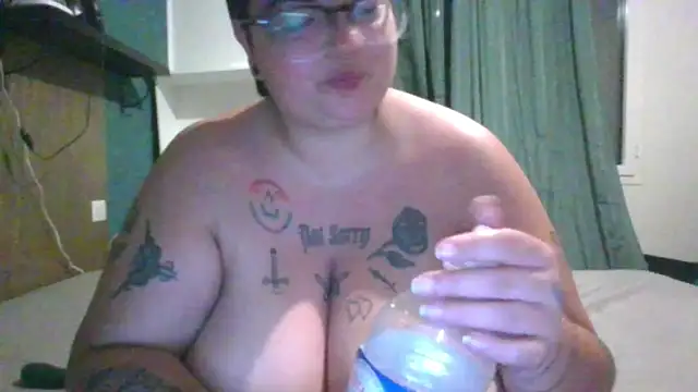 Snapshot of PirateXL chatting on June 2026 01:28:02 AM PirateXL online show from June 2026 01:28:02 AM