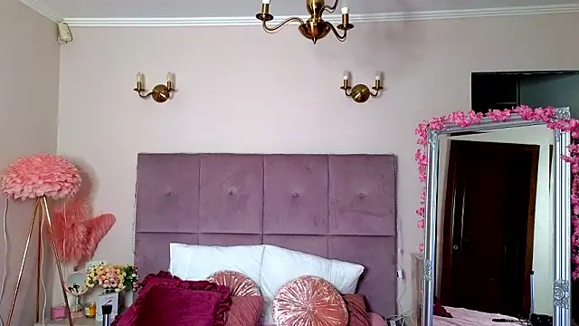 Nicole Bond online show from February 2026 04:35:01 AM