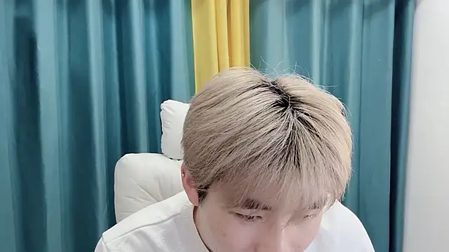 xiaoyang5200 online show from February 2026 01:43:01 PM