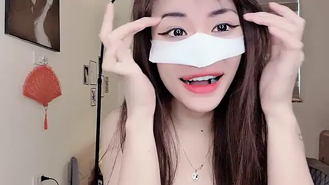 Snapshot of MaiLiiil chatting on September 2025 04:22:01 AM MaiLiiil online show from September 2025 04:22:01 AM