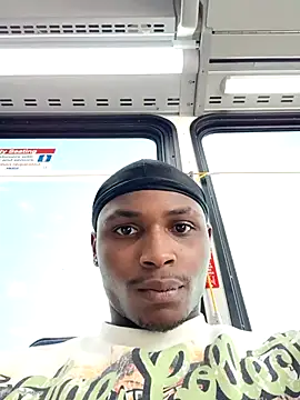 Snapshot of Dropdingo chatting on May 2026 10:06:02 PM Dropdingo online show from May 2026 10:06:02 PM