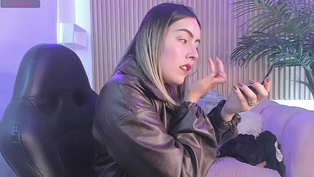 Jenny Wolridge  online show from November 2025 07:13:02 PM