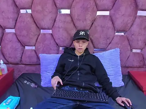 Bruno Cruzz online show from October 2025 02:34:02 AM