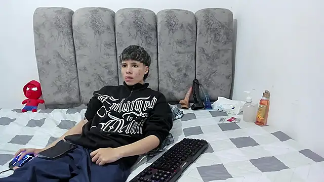 Bruno Cruzz online show from June 2026 02:17:02 AM