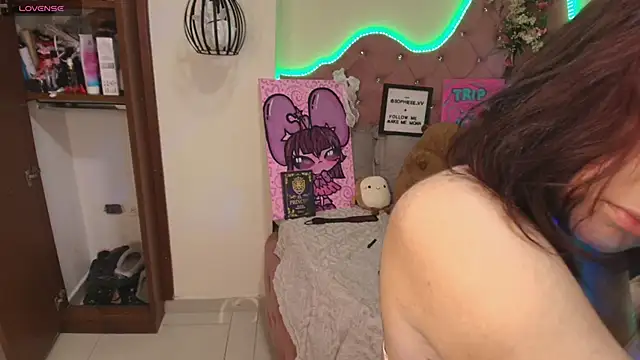 sophiievv online show from November 2025 07:03:01 PM