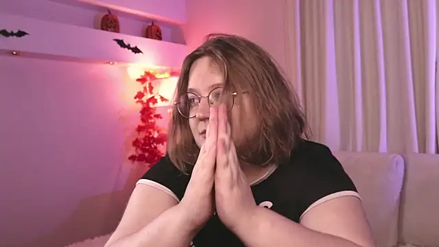 Alissa S online show from October 2025 04:52:01 PM