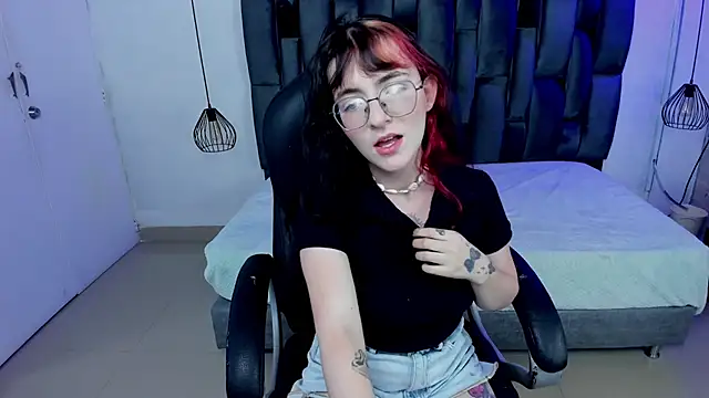 AfroditaLeclair online show from November 2025 08:10:01 PM