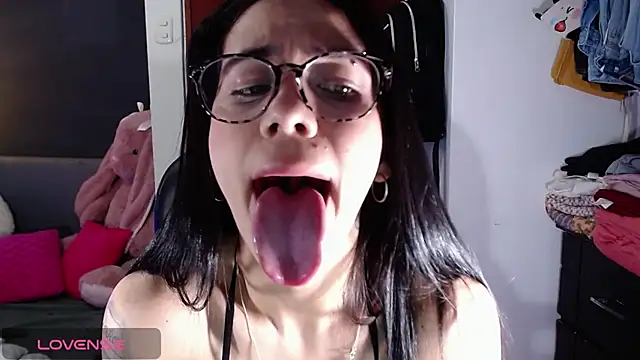 Ashley olivares online show from October 2025 05:56:01 PM