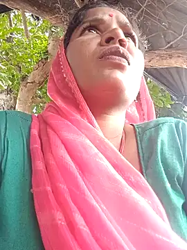 Snapshot of Hot_Seema83 chatting on October 2025 05:05:01 AM Hot Seema83 online show from October 2025 05:05:01 AM