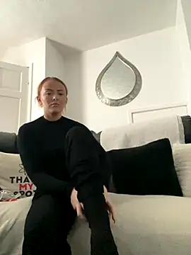 RedHeadRoxyUK online show from December 2025 10:46:02 AM