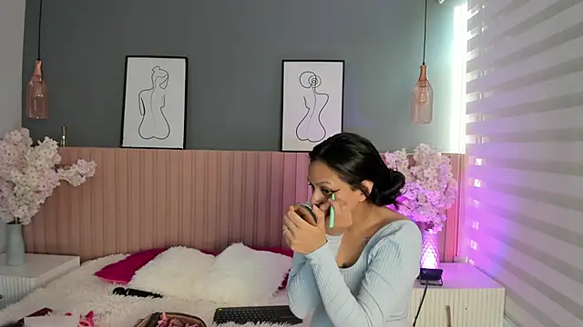 Mila Hank  online show from March 2026 12:11:01 PM