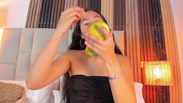 Nicolqueen  online show from April 2026 11:15:01 AM