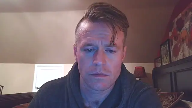 Snapshot of DILFiGuess11 chatting on May 2026 04:39:01 AM DILFiGuess11 online show from May 2026 04:39:01 AM