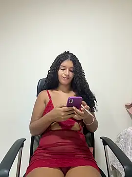 Snapshot of larajuli chatting on February 2026 12:19:02 AM larajuli online show from February 2026 12:19:02 AM