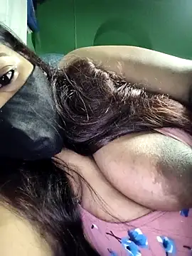 Snapshot of V-hot-swiet chatting on October 2025 11:24:02 PM V-hot-swiet online show from October 2025 11:24:02 PM