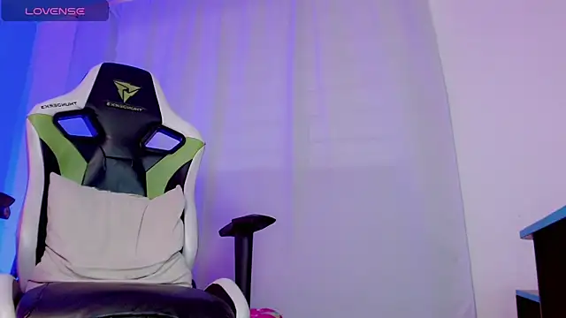 Snapshot of yankees_ chatting on October 2025 12:30:02 PM yankees online show from October 2025 12:30:02 PM