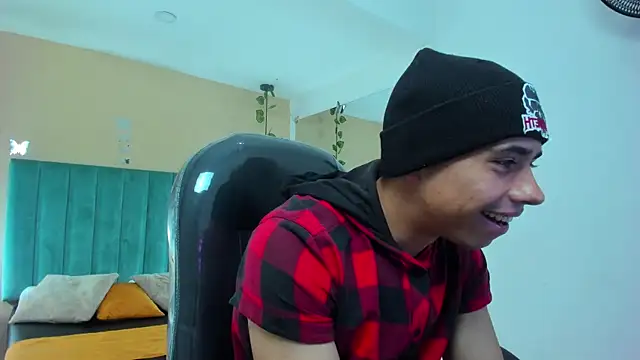 Muscle Scott online show from December 2025 12:32:01 PM