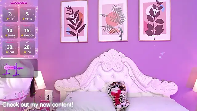 HatsaJones online show from March 2026 03:54:01 AM