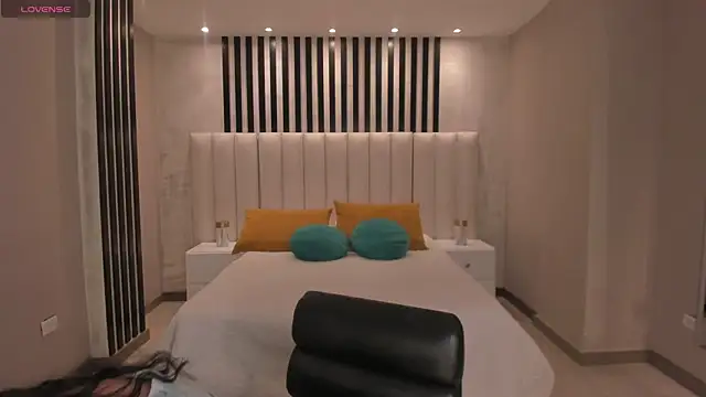 LaurentConnor online show from November 2025 03:38:01 AM