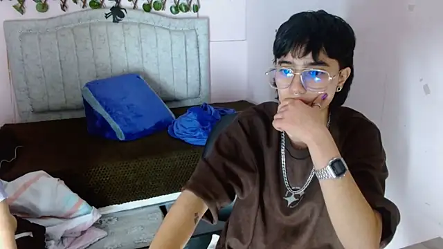 Snapshot of Britney_thx chatting on December 2025 04:08:01 AM Britney thx online show from December 2025 04:08:01 AM