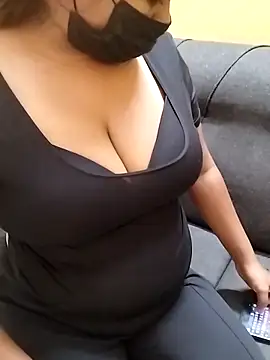 Snapshot of HAANNIAA chatting on September 2025 08:43:02 PM HAANNIAA online show from September 2025 08:43:02 PM