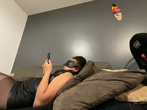 MILF Stephanie online show from November 2025 01:37:02 AM