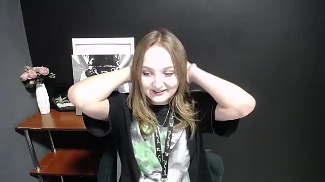 Mystic nikole online show from September 2025 12:38:01 PM