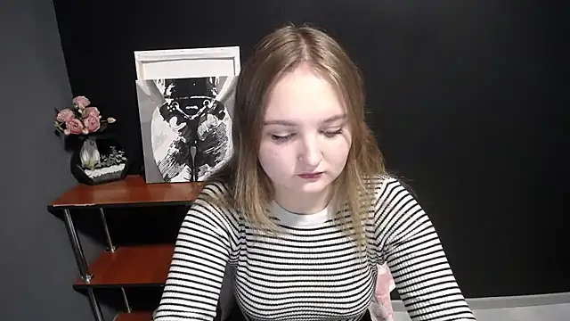Mystic nikole online show from October 2025 12:16:01 PM