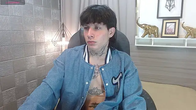 Iantwink18 online show from November 2025 09:02:02 PM