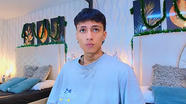 Lean Portman online show from December 2025 09:44:02 PM