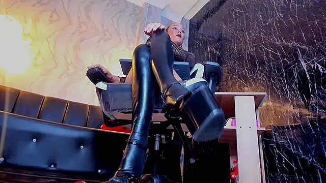 Nicollemillf online show from September 2025 10:13:01 PM