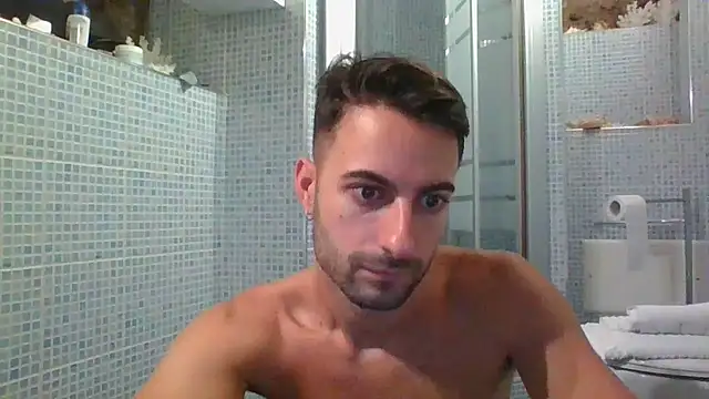 Amicisegreti online show from September 2025 07:19:01 AM