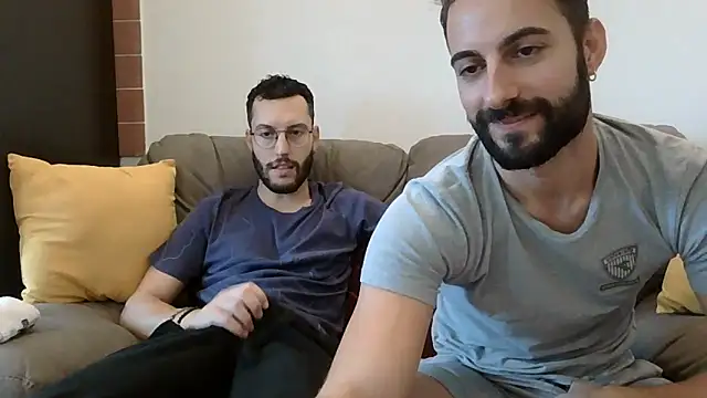 Amicisegreti online show from November 2025 01:10:02 PM