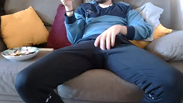 Amicisegreti online show from November 2025 07:33:02 AM