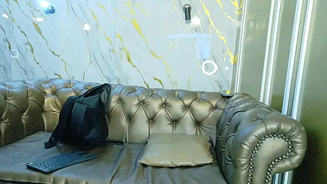 Olivia11  online show from December 2025 10:57:01 AM