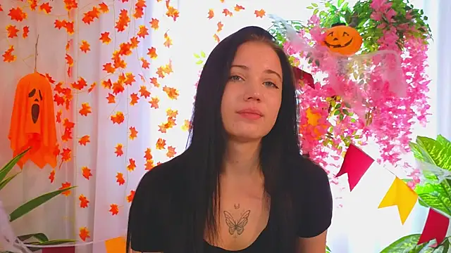 LauraHale online show from November 2025 07:52:01 AM