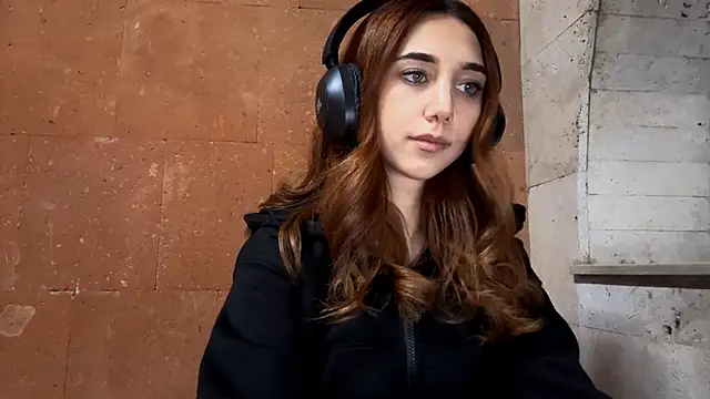 Snapshot of LinaMour chatting on September 2025 10:09:02 PM LinaMour online show from September 2025 10:09:02 PM