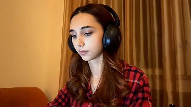 Snapshot of LinaMour chatting on September 2025 10:22:01 PM LinaMour online show from September 2025 10:22:01 PM