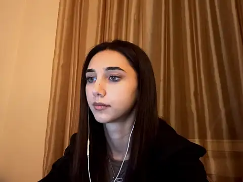 Snapshot of LinaMour chatting on September 2025 11:17:02 PM LinaMour online show from September 2025 11:17:02 PM