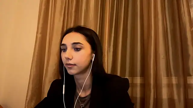 Snapshot of LinaMour chatting on September 2025 10:12:02 PM LinaMour online show from September 2025 10:12:02 PM