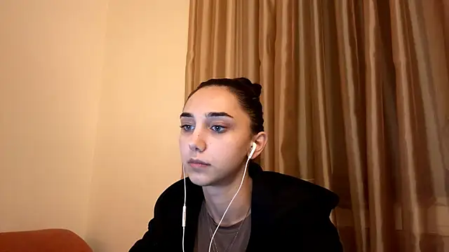 Snapshot of LinaMour chatting on October 2025 10:07:02 PM LinaMour online show from October 2025 10:07:02 PM