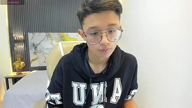Snapshot of SantiagoRusso18 chatting on September 2025 12:38:02 PM SantiagoRusso18 online show from September 2025 12:38:02 PM