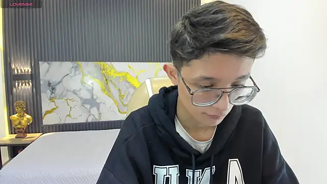 Snapshot of SantiagoRusso18 chatting on September 2025 01:11:01 PM SantiagoRusso18 online show from September 2025 01:11:01 PM