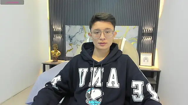 Snapshot of SantiagoRusso18 chatting on September 2025 12:07:02 PM SantiagoRusso18 online show from September 2025 12:07:02 PM