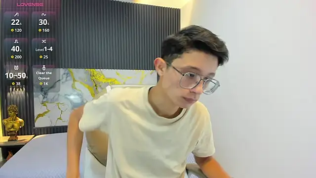 Snapshot of SantiagoRusso18 chatting on September 2025 12:08:02 PM SantiagoRusso18 online show from September 2025 12:08:02 PM