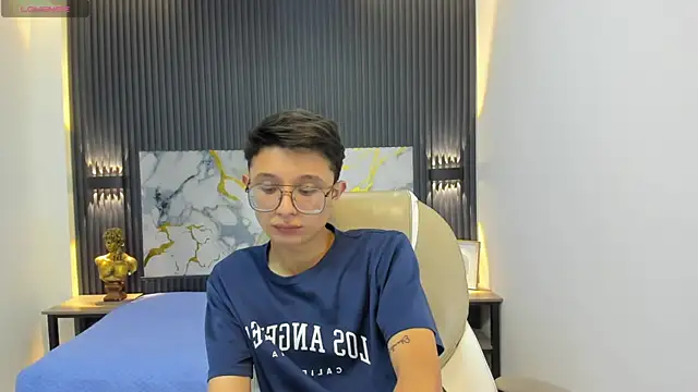 Snapshot of SantiagoRusso18 chatting on September 2025 12:10:01 PM SantiagoRusso18 online show from September 2025 12:10:01 PM