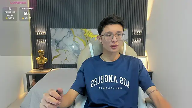 Snapshot of SantiagoRusso18 chatting on October 2025 12:36:01 PM SantiagoRusso18 online show from October 2025 12:36:01 PM