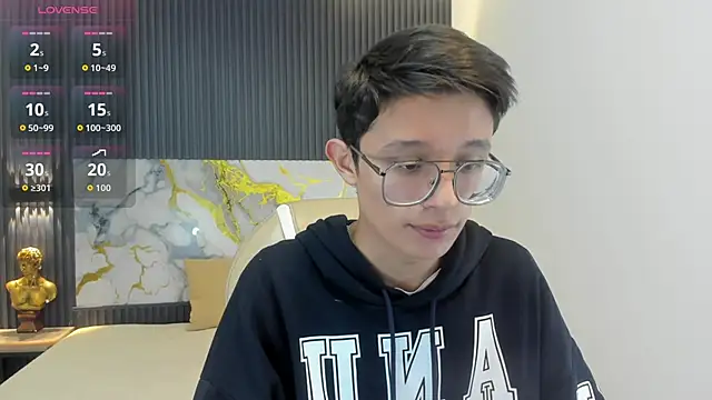 Snapshot of SantiagoRusso18 chatting on October 2025 01:31:02 PM SantiagoRusso18 online show from October 2025 01:31:02 PM