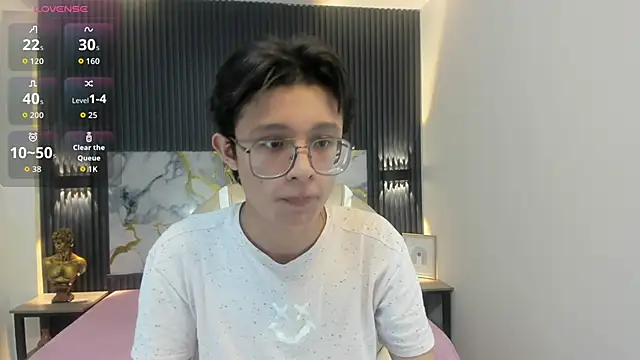 SantiagoRusso18 online show from November 2025 01:33:01 AM