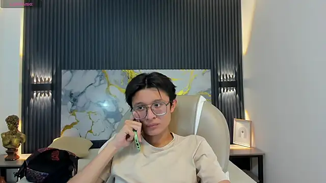 SantiagoRusso18 online show from November 2025 02:47:02 AM